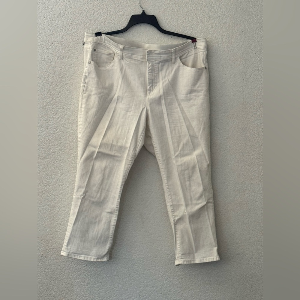 Evri white plus stretchy ankle jeans. Size 18
